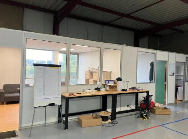 Local d’activités dans Villebon-sur-Yvette à louer - Photo intérieure – Image 1 sur 4