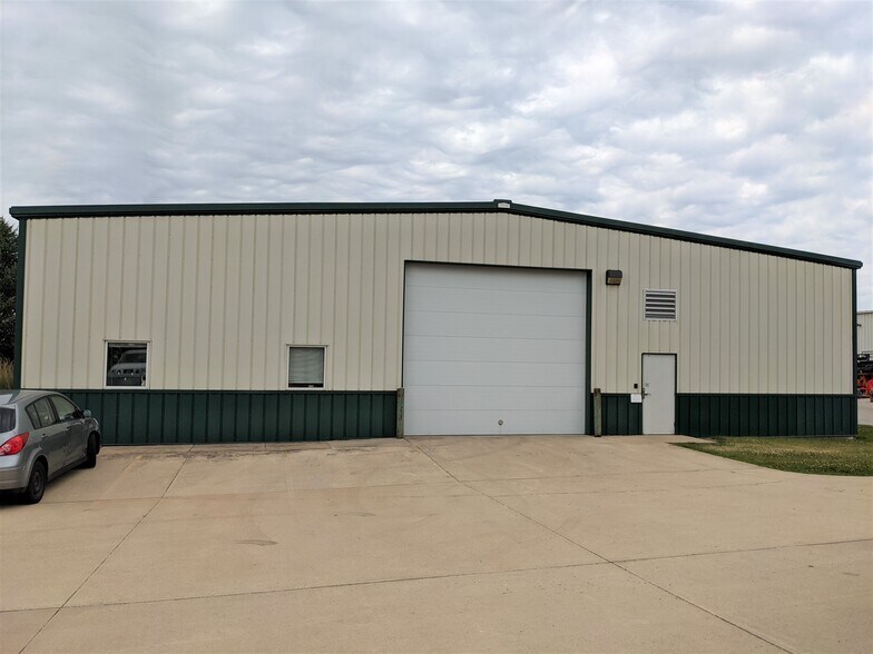 14150 Carole Dr, Bloomington, IL à louer - Photo de l’immeuble – Image 2 sur 13