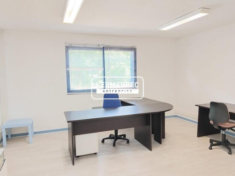 Local d'activités dans La Mézière à vendre - Photo intérieure – Image 2 sur 8