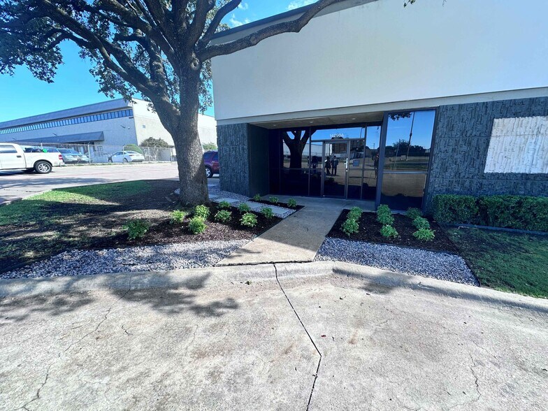 14282-14290 Gillis Rd, Farmers Branch, TX à louer - Photo de l’immeuble – Image 2 sur 7
