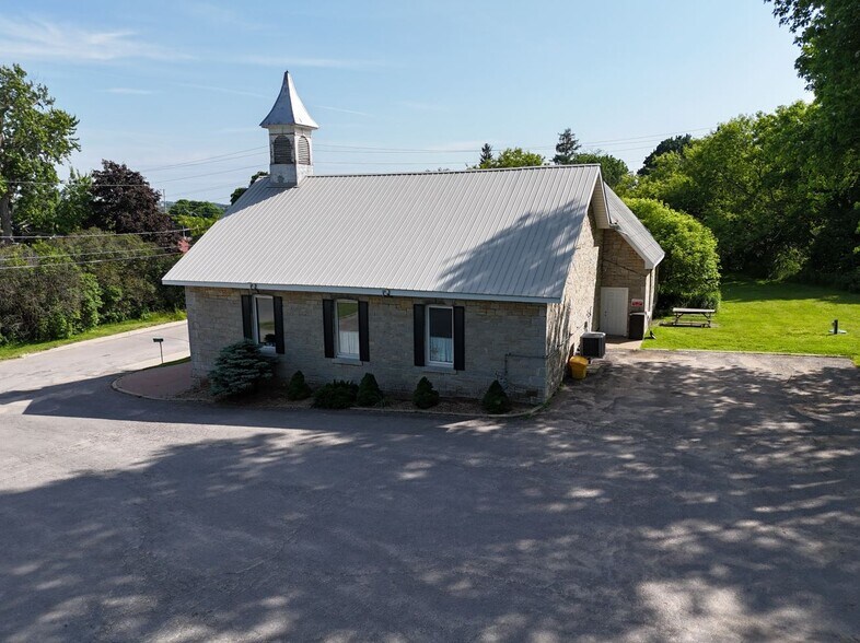 911 Purdy Mills Rd, Kingston, ON à vendre - Photo de l’immeuble – Image 2 sur 11
