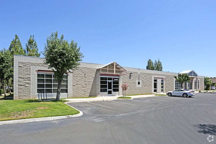 7621 N Del Mar Ave, Fresno, CA à louer - Photo de l’immeuble – Image 3 sur 13