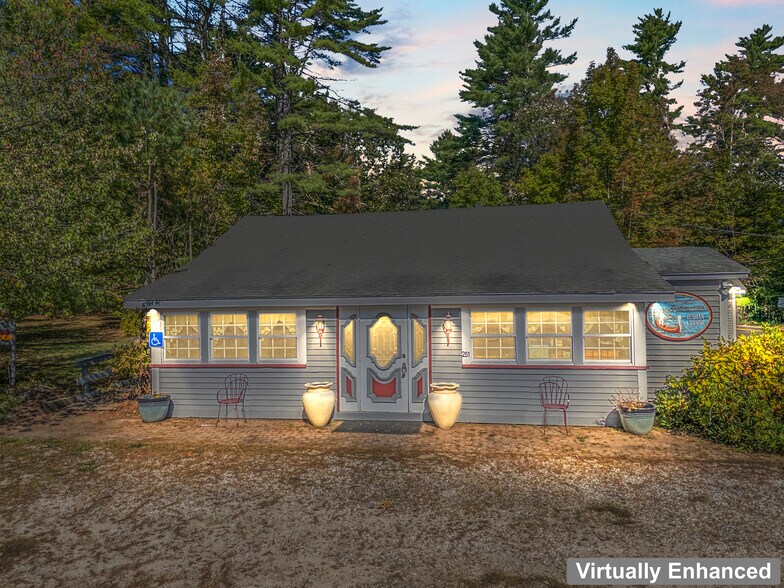 251 N High St, Bridgton, ME à vendre - Photo de l’immeuble – Image 1 sur 10