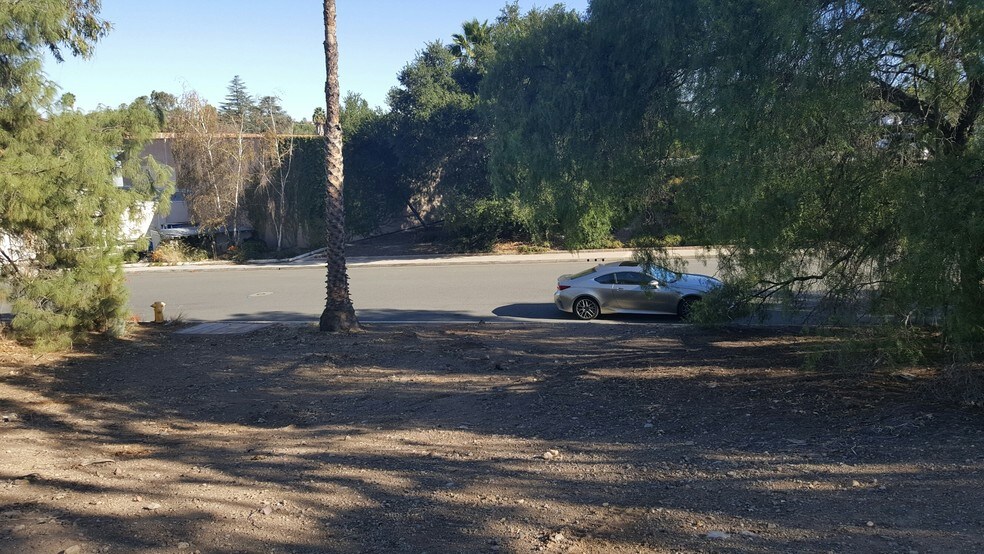 59 Moody Ct, Thousand Oaks, CA à vendre - Photo de l’immeuble – Image 2 sur 6