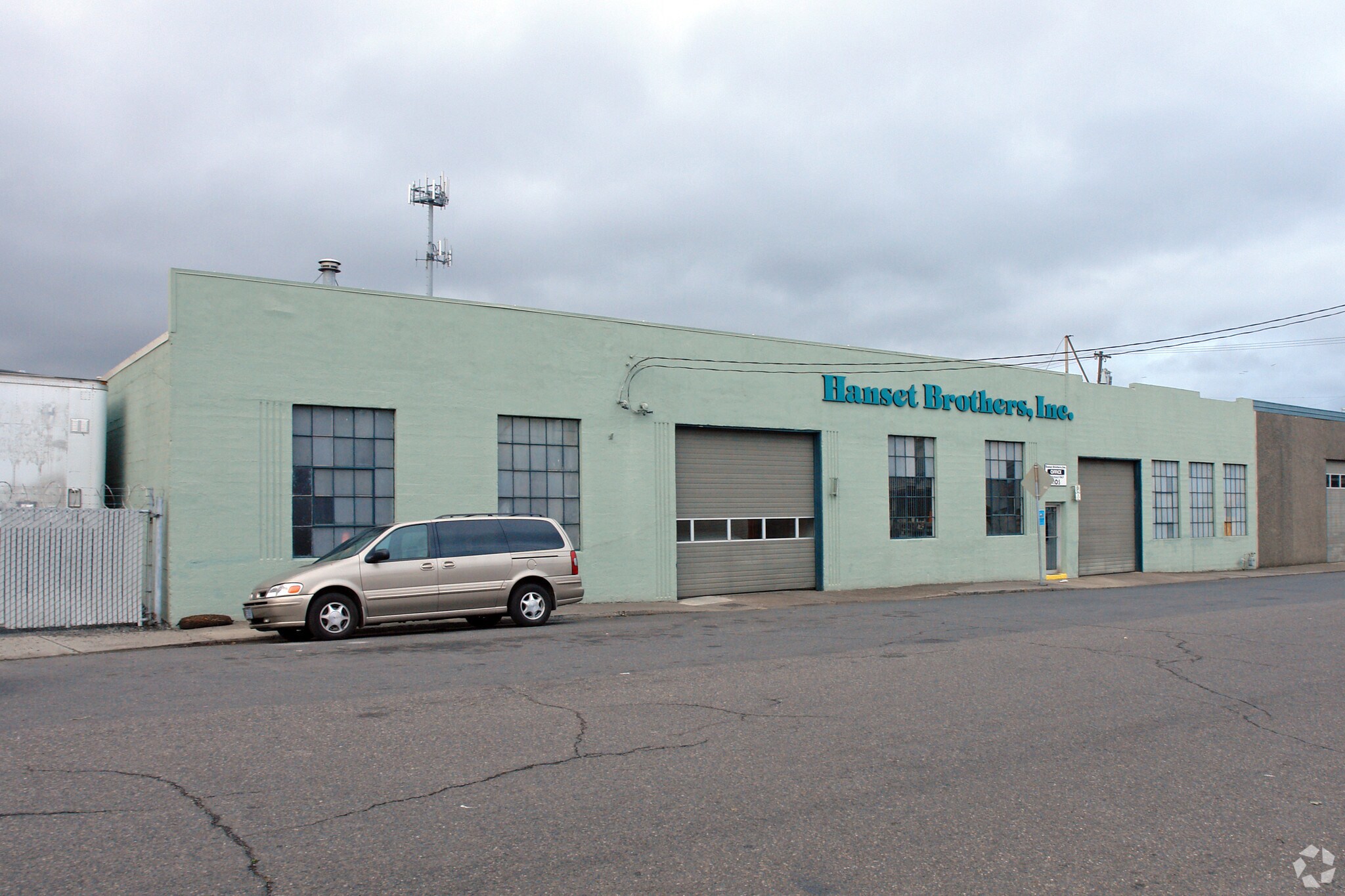 1105 SE Woodward St, Portland, OR à vendre Photo principale– Image 1 sur 21