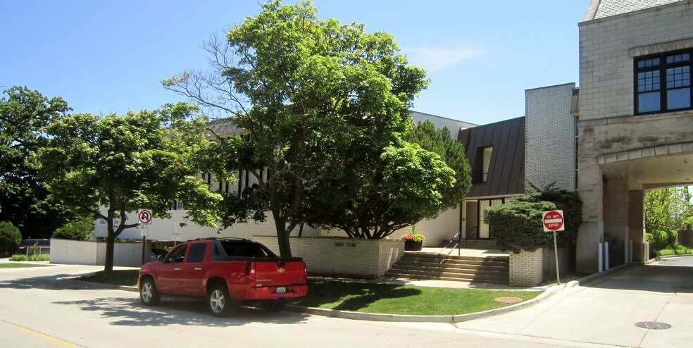 480 Elm Pl, Highland Park, IL à vendre - Photo principale – Image 2 sur 15