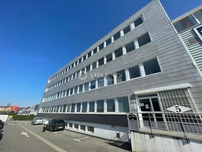 Plus de détails pour 5 Rue Des Frères Lumière, Plaisir - Bureau à louer