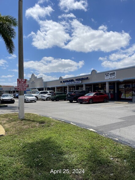 2050 W 56th St, Hialeah, FL à louer - Photo de l’immeuble – Image 3 sur 4