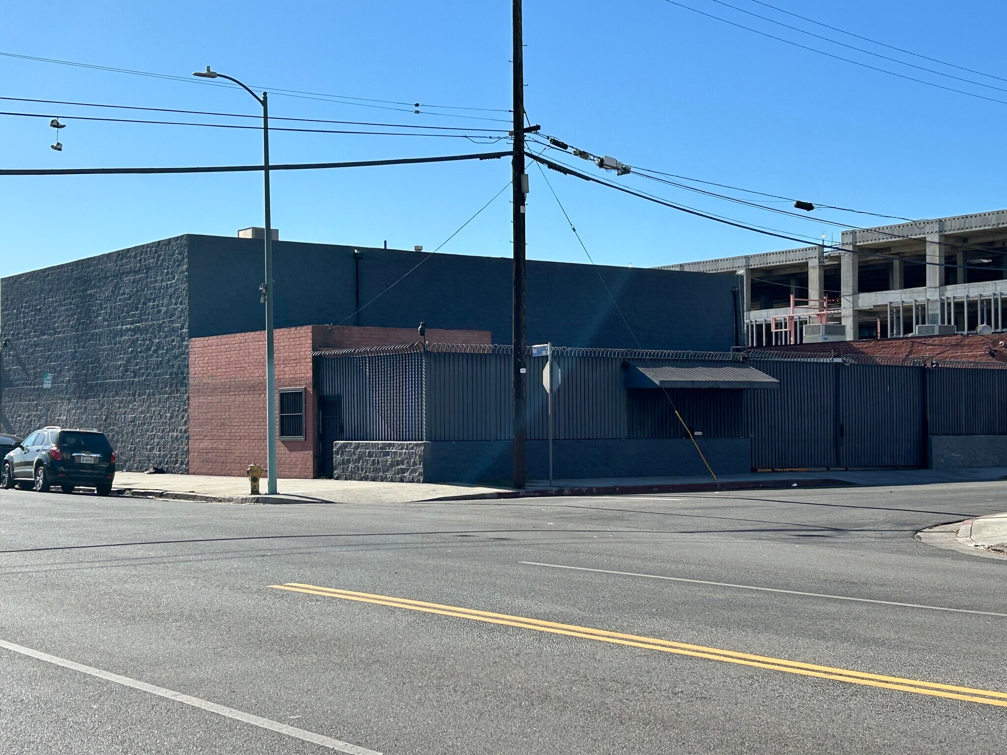 220 W 21st St, Los Angeles, CA à louer Photo de l’immeuble– Image 1 sur 11
