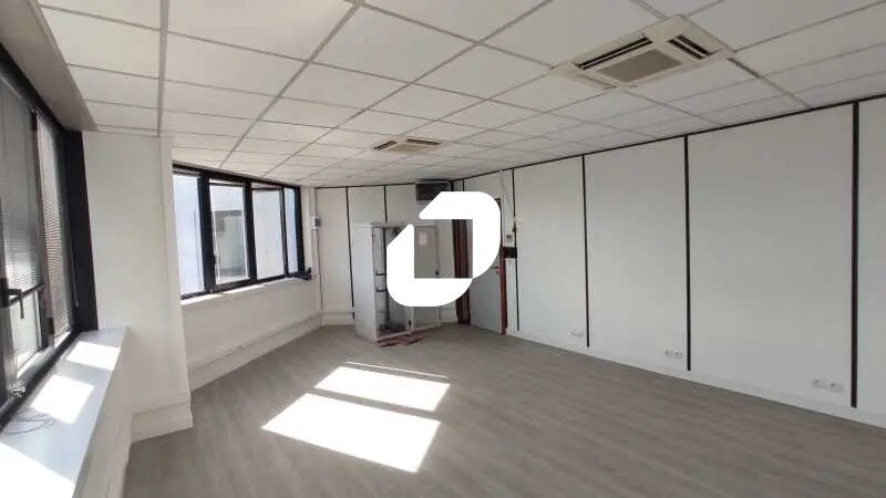 Bureau dans Le Kremlin-Bicêtre à louer - Photo de l’immeuble – Image 3 sur 8