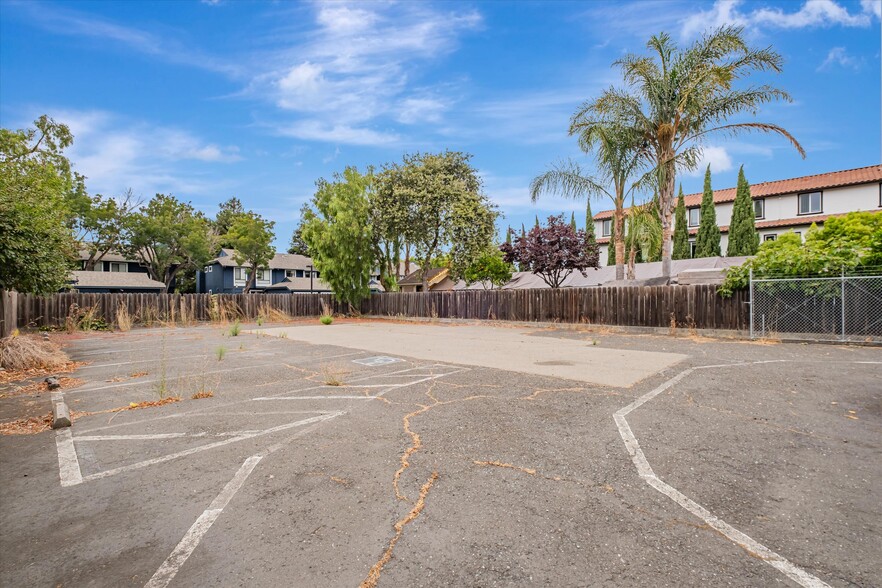 6275 Thornton Ave, Newark, CA à vendre - Photo de l’immeuble – Image 2 sur 13