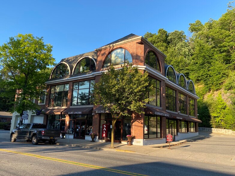 111 E Main St, Mount Kisco, NY à vendre - Photo de l’immeuble – Image 3 sur 26