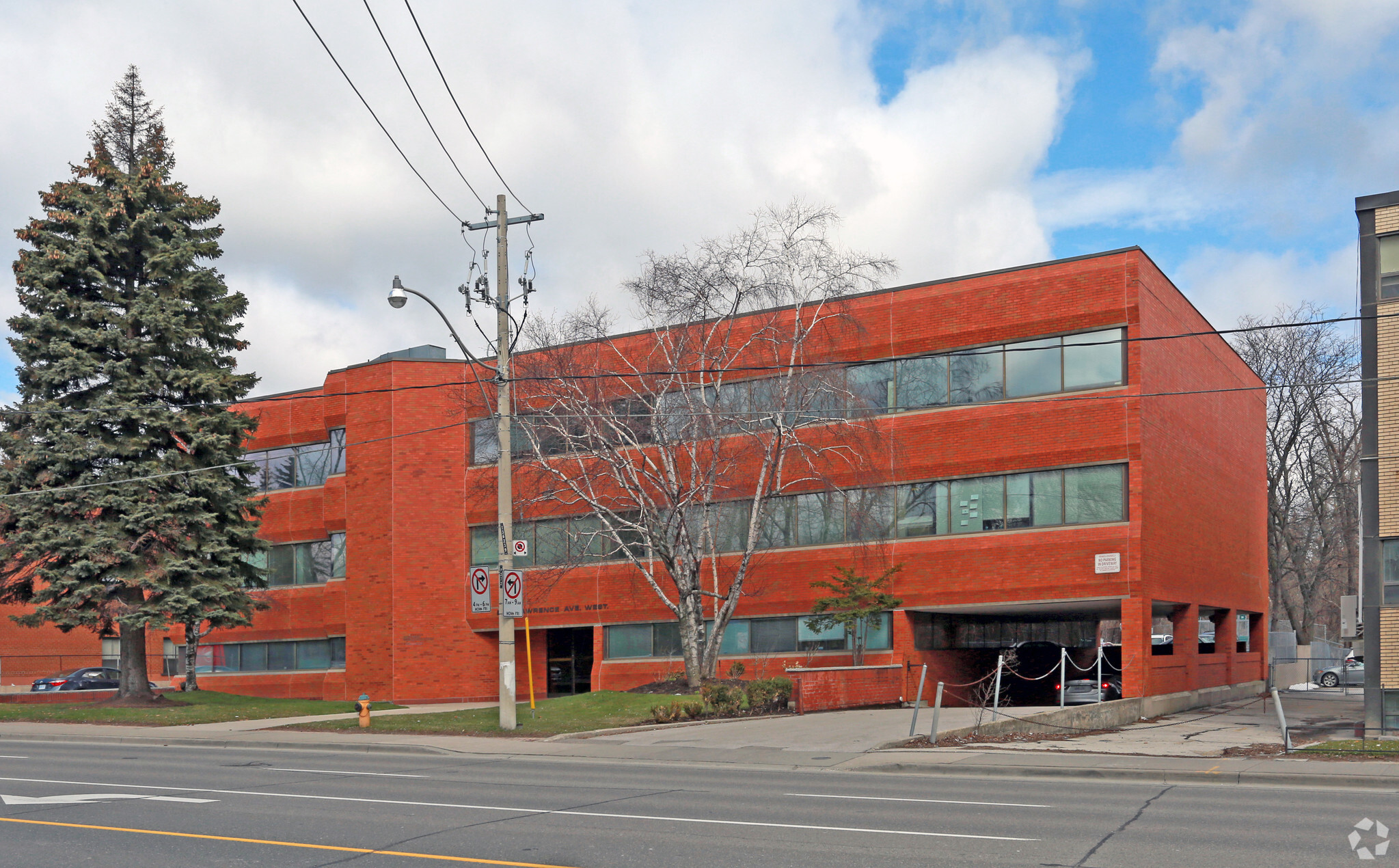 272 Lawrence Av W, Toronto, ON à louer Photo de l’immeuble– Image 1 sur 1