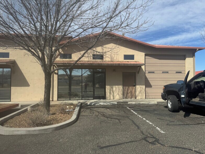 3019 Centerpointe East Dr, Prescott, AZ à louer - Photo de l’immeuble – Image 2 sur 6