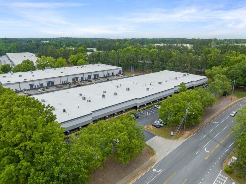 3000 Northfield Pl, Roswell, GA à louer - Photo de l’immeuble – Image 3 sur 5