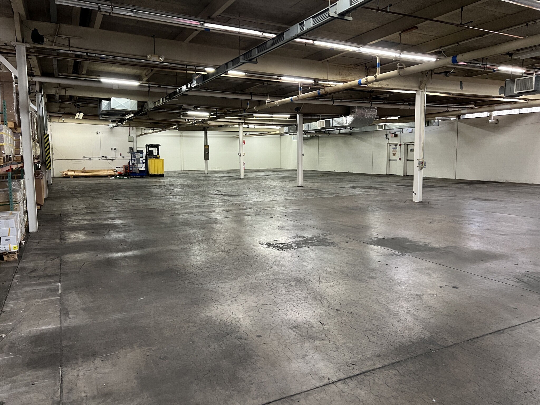 150 Knotter Dr, Cheshire, CT à louer Photo intérieure– Image 1 sur 5