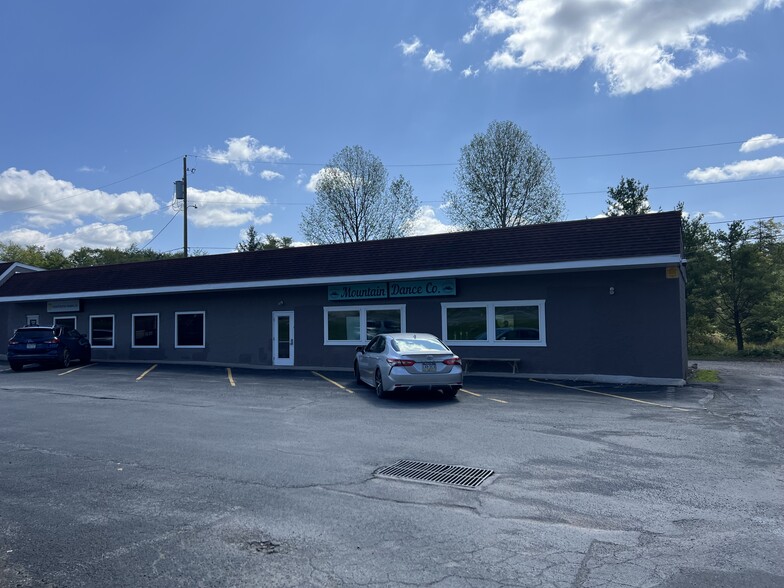 906 Route 940, Pocono Lake, PA à louer - Photo de l’immeuble – Image 1 sur 6