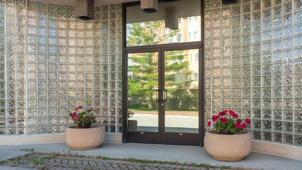 14-22 N Center St, Bensenville, IL à vendre - Vidéo sur l’annonce professionnelle – Image 2 sur 5