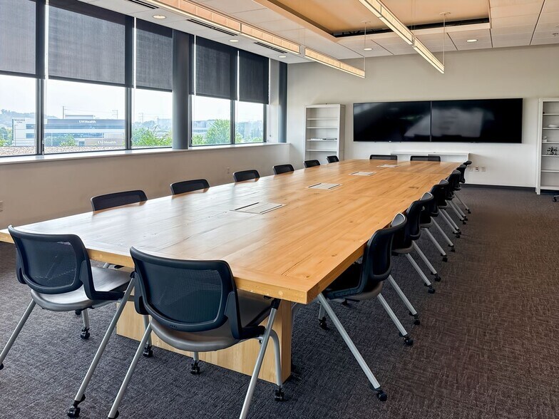 7800 Discovery Dr, Middleton, WI à louer - Photo intérieure – Image 3 sur 20