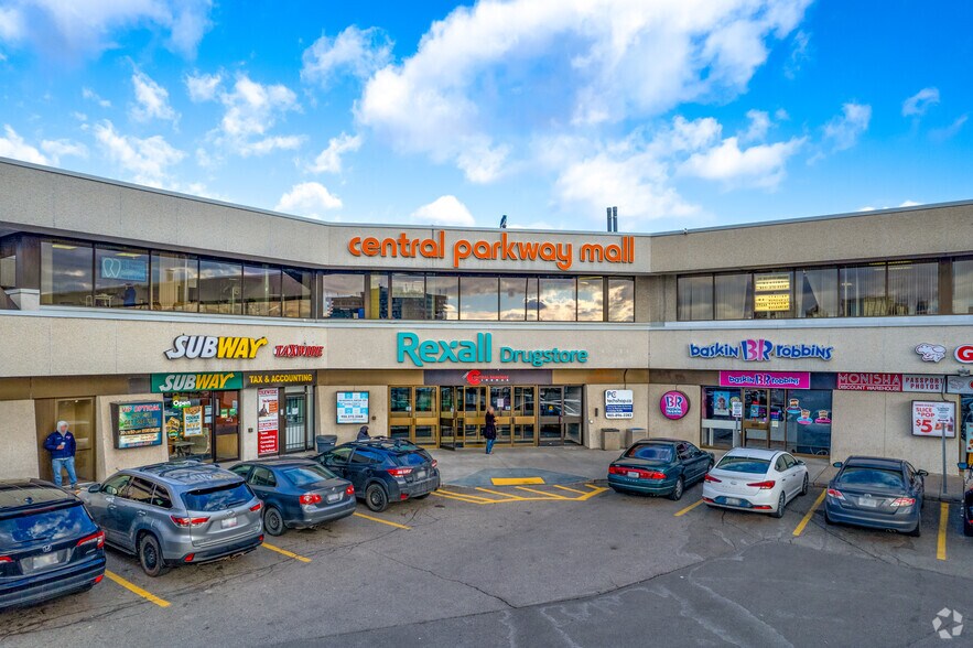 377 Burnhamthorpe Rd E, Mississauga, ON à louer - Photo de l’immeuble – Image 3 sur 6
