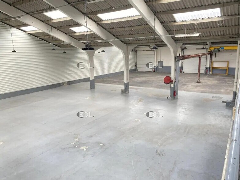 Industriel/Logistique dans Corbas à louer - Photo de l’immeuble – Image 3 sur 11