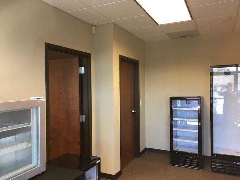6612 E WT Harris Blvd, Charlotte, NC à louer - Photo intérieure – Image 2 sur 12