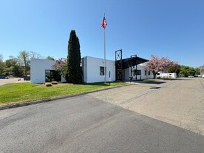 35 NE Industrial Rd, Branford, CT à louer Photo intérieure– Image 1 sur 2