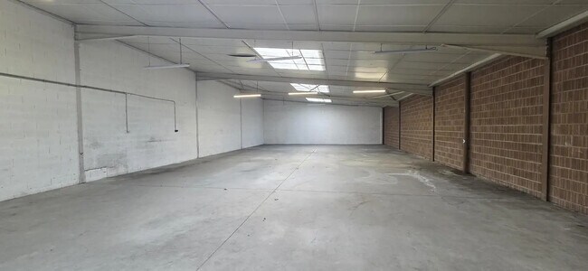 Plus de détails pour Industriel/Logistique à louer