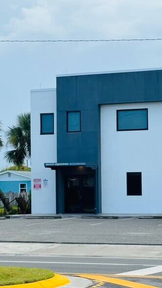 730 S Atlantic Ave, Ormond Beach, FL à louer - Photo de l’immeuble – Image 3 sur 15