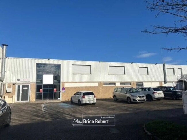 Plus de détails pour Local d’activités à vendre