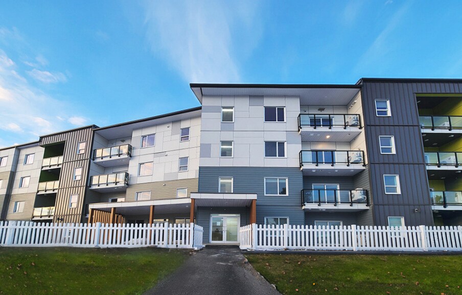 4010 Walters St, Merritt, BC à vendre - Photo de l’immeuble – Image 1 sur 40