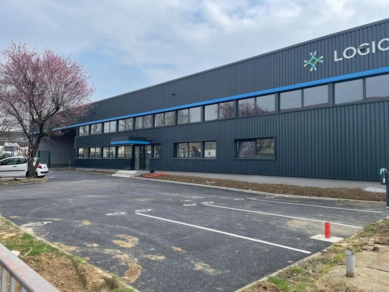 10 Avenue Armand Esders, Le Blanc-Mesnil à louer - Photo de l’immeuble – Image 2 sur 4