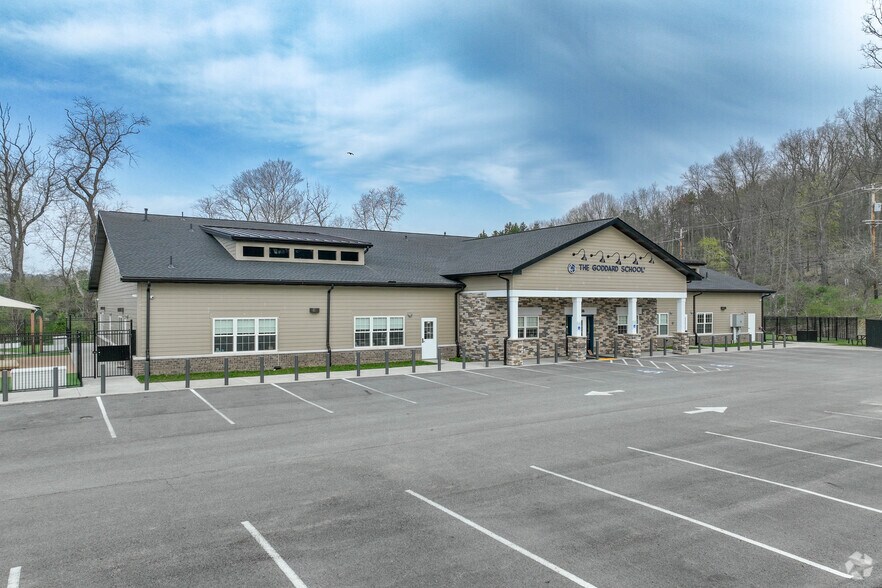 2306 Wildwood Rd, Gibsonia, PA à vendre - Photo de l’immeuble – Image 1 sur 5