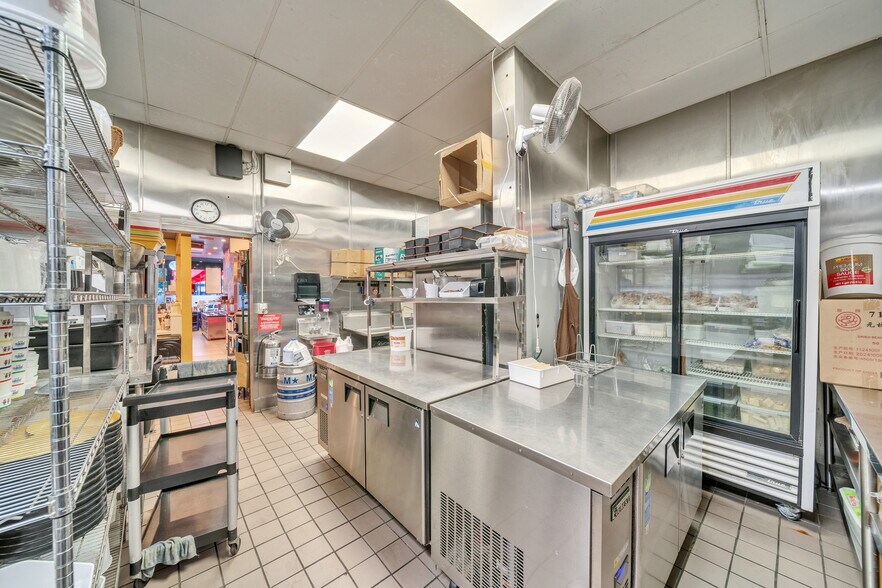 14520 Newport Ave, Tustin, CA à louer - Photo de l’immeuble – Image 3 sur 7