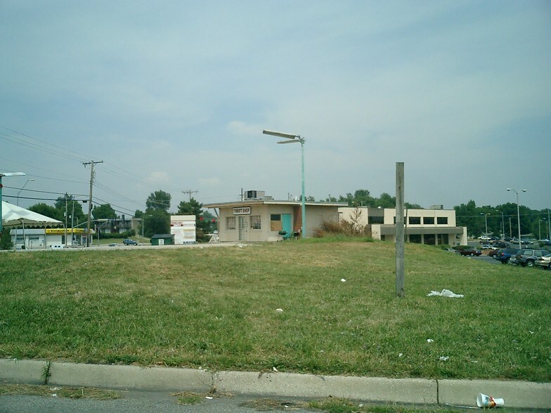 11511 Blue Ridge Blvd, Kansas City, MO à louer - Photo de l’immeuble – Image 2 sur 3