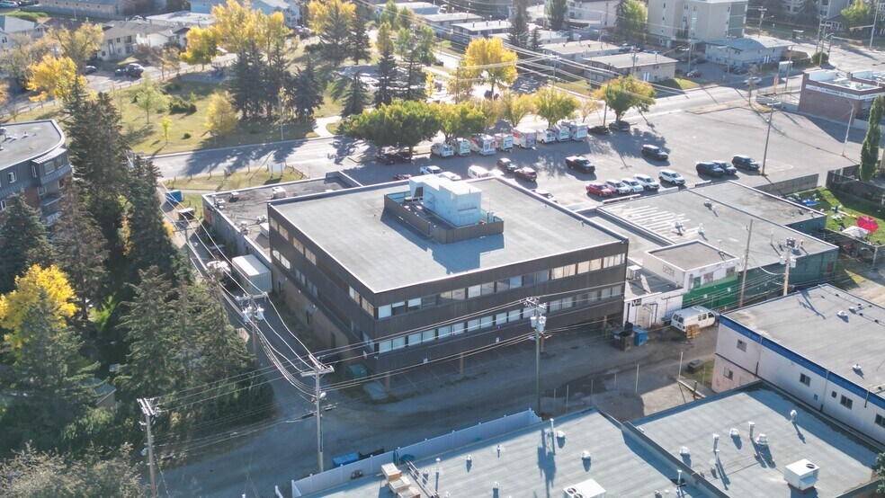68-7930 Bowness Rd NW, Calgary, AB à louer - Photo de l’immeuble – Image 3 sur 3