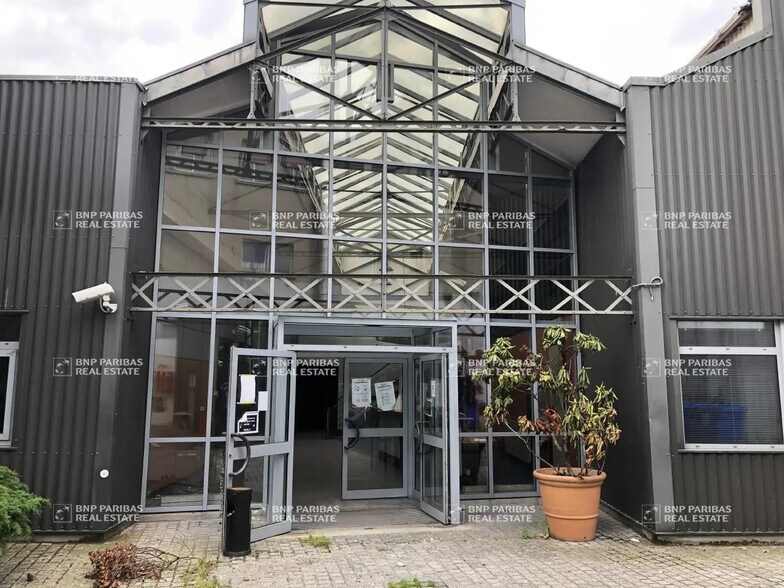 Local d’activités dans Malakoff à louer - Photo de l’immeuble – Image 2 sur 10
