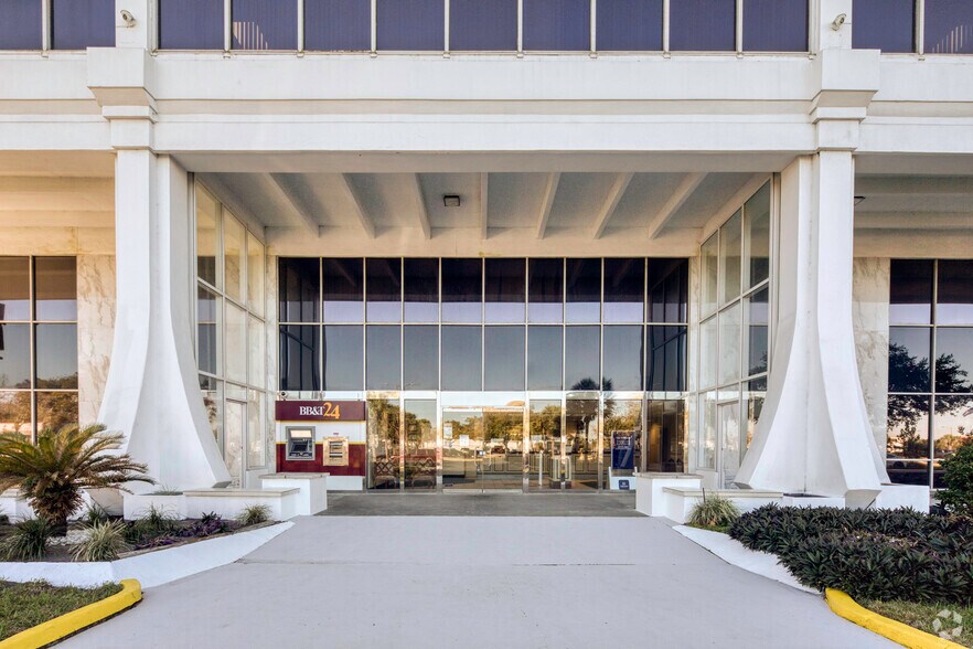 410 S Ware Blvd, Tampa, FL à vendre - Photo de l’immeuble – Image 3 sur 25