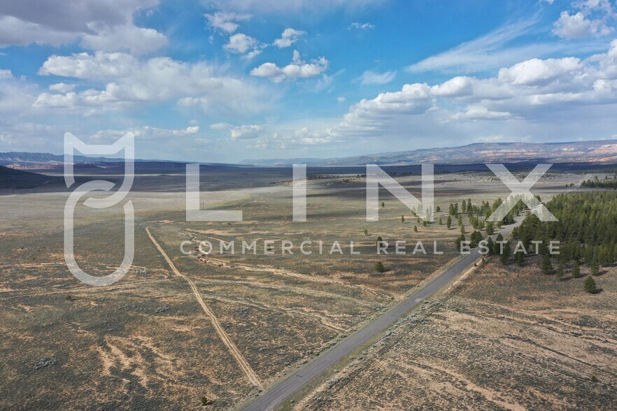 Johns Valley Rd, Bryce Canyon, UT à vendre - Photo principale – Image 1 sur 3