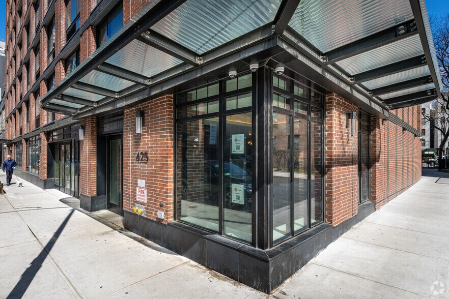 425 W 18th St, New York, NY à louer - Photo de l’immeuble – Image 1 sur 2
