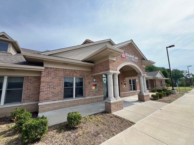 82 Capital Dr, Warsaw, IN à vendre - Photo de l’immeuble – Image 2 sur 15