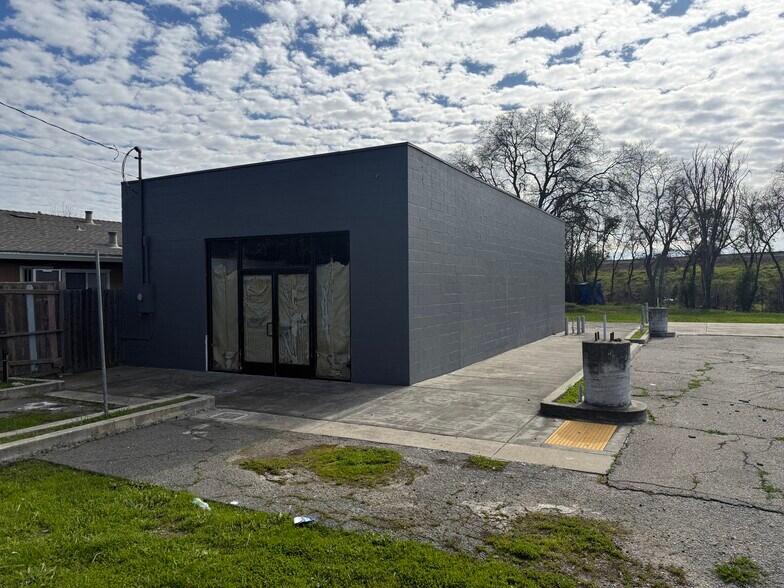 1625 Sacramento Ave, West Sacramento, CA à vendre - Photo principale – Image 1 sur 10