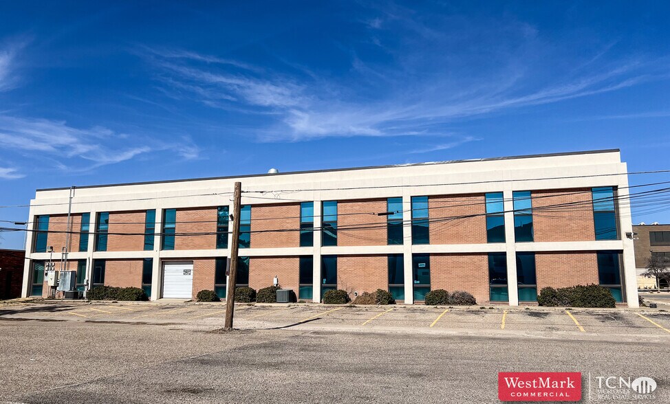 1611 10th St, Lubbock, TX à louer - Photo de l’immeuble – Image 3 sur 9