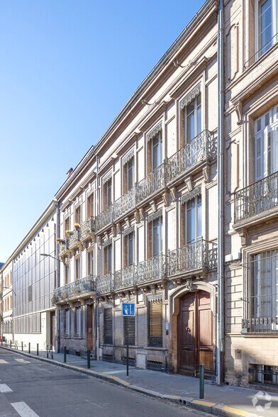 31 Rue Roquelaine, Toulouse à louer - Photo de l’immeuble – Image 2 sur 5