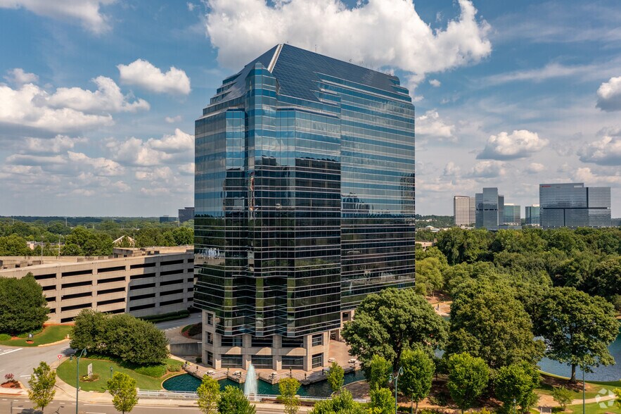 7000 Central Pky NE, Atlanta, GA à louer - Photo de l’immeuble – Image 2 sur 5