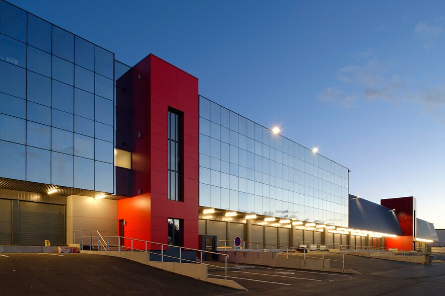 Bureau dans Le Blanc-Mesnil à louer - Photo de l’immeuble – Image 3 sur 6