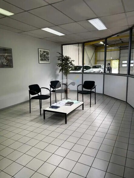 Bureau dans Nieppe à louer - Photo de l’immeuble – Image 3 sur 6