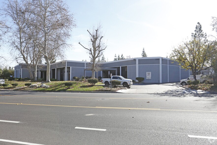 2248-2282 Townsgate Rd, Westlake Village, CA à louer - Photo de l’immeuble – Image 2 sur 3