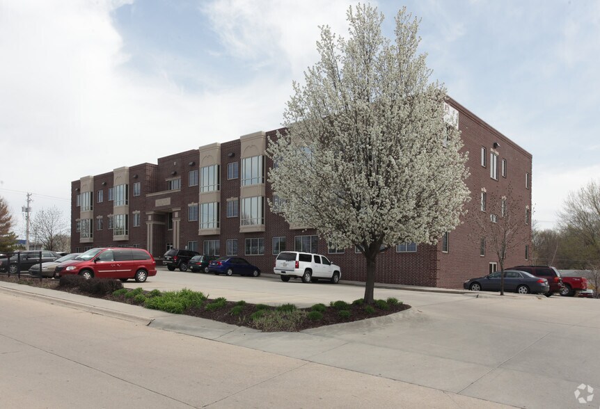 8101 O St, Lincoln, NE à louer - Photo principale – Image 1 sur 2