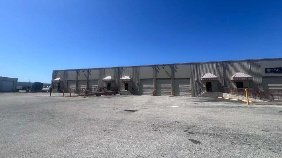 2930-2960 NW 72nd Ave, Miami, FL à louer - Photo de l’immeuble – Image 2 sur 3